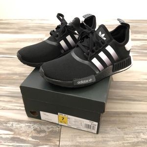 NWT Adidas Shoes Size 7 (Big Kid)